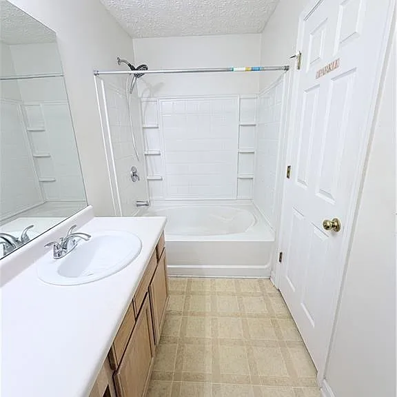 1525 Paramount View Trce — Photo 36