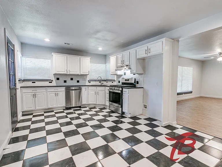 2214 N Florida Ave — Photo 23