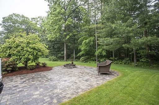 5th image of 32 Doe Brook Cir