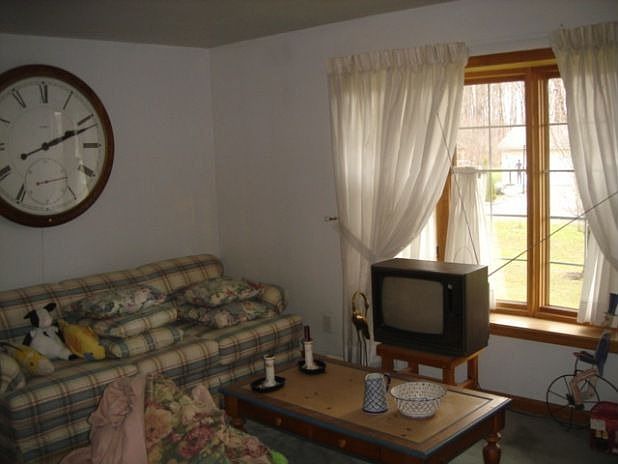 2nd image of 33 Blossom Ct