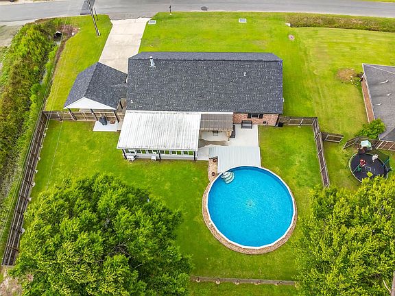 3rd image of 3012 Parish Rd
