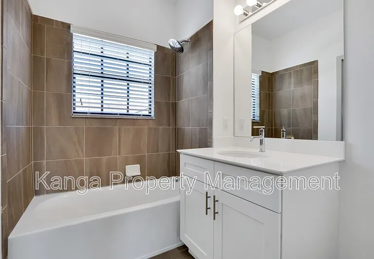 540 NE 14th Ct #104 — Photo 11