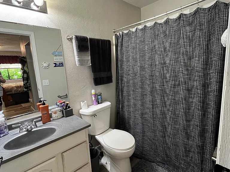 1320 Riverside Dr #12 — Photo 8