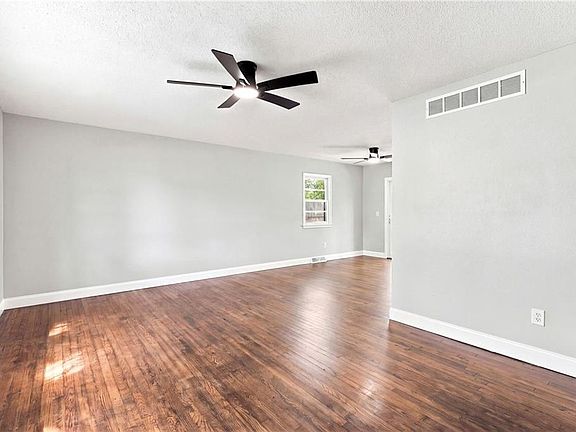 3rd image of 806 S Washington Ave
