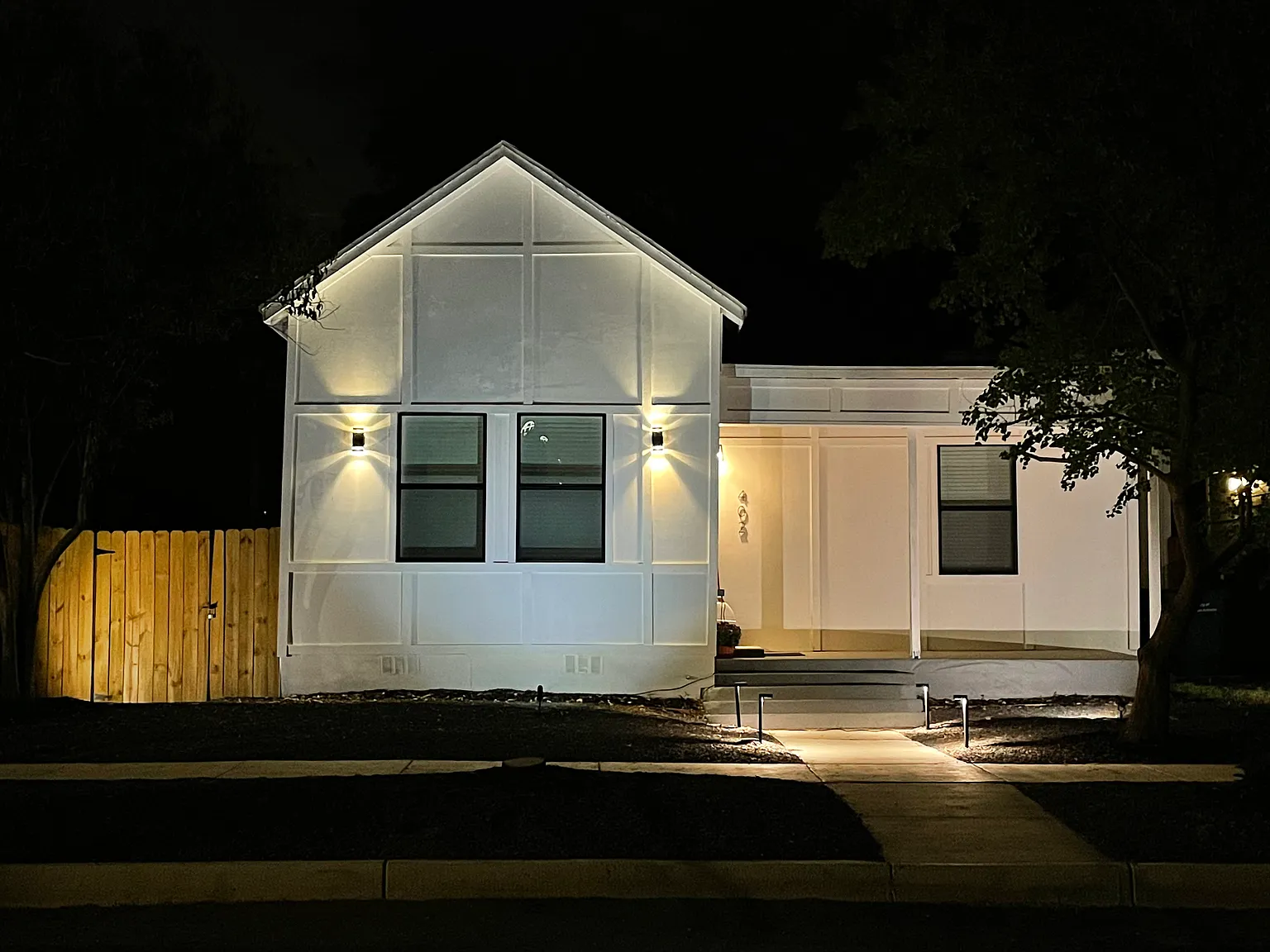 402 S Olive St — Photo 2