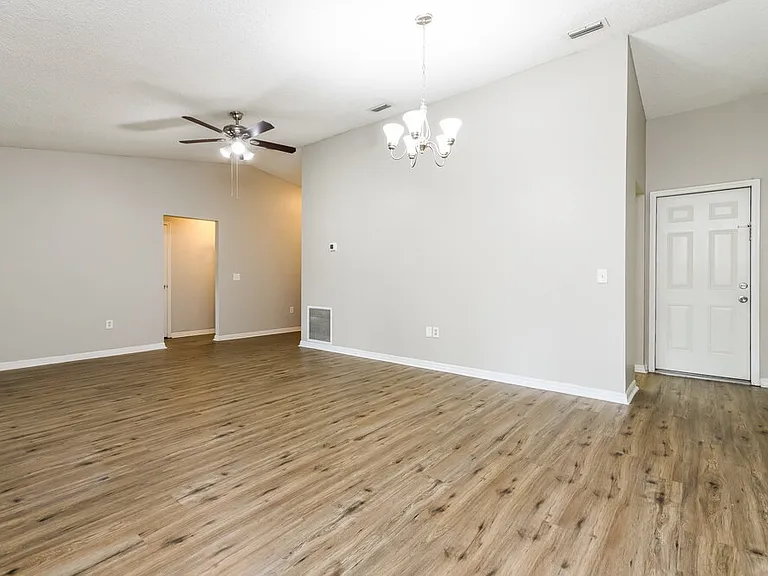 602 Cypress Ct — Photo 6