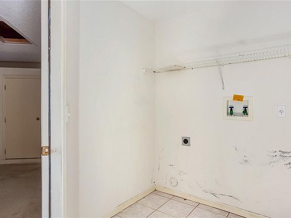 5th image of 2477 Hickman Cir