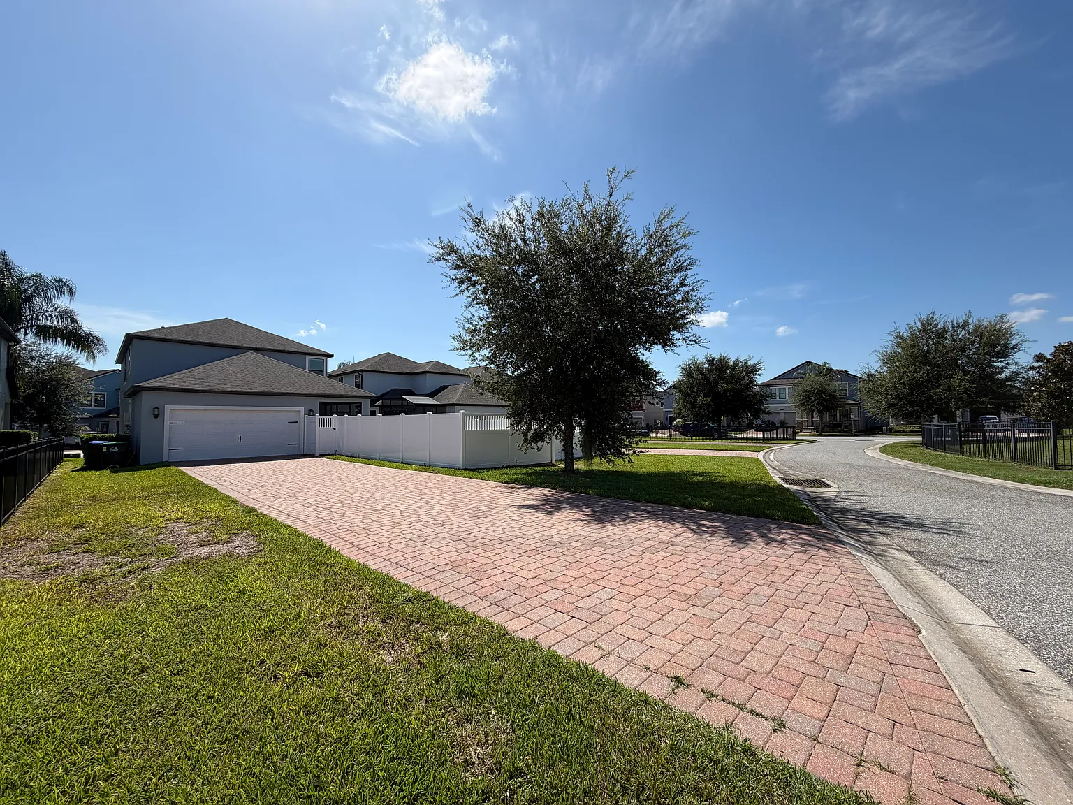 5 bed, 2455 sqft, $3,300 — Photo 3