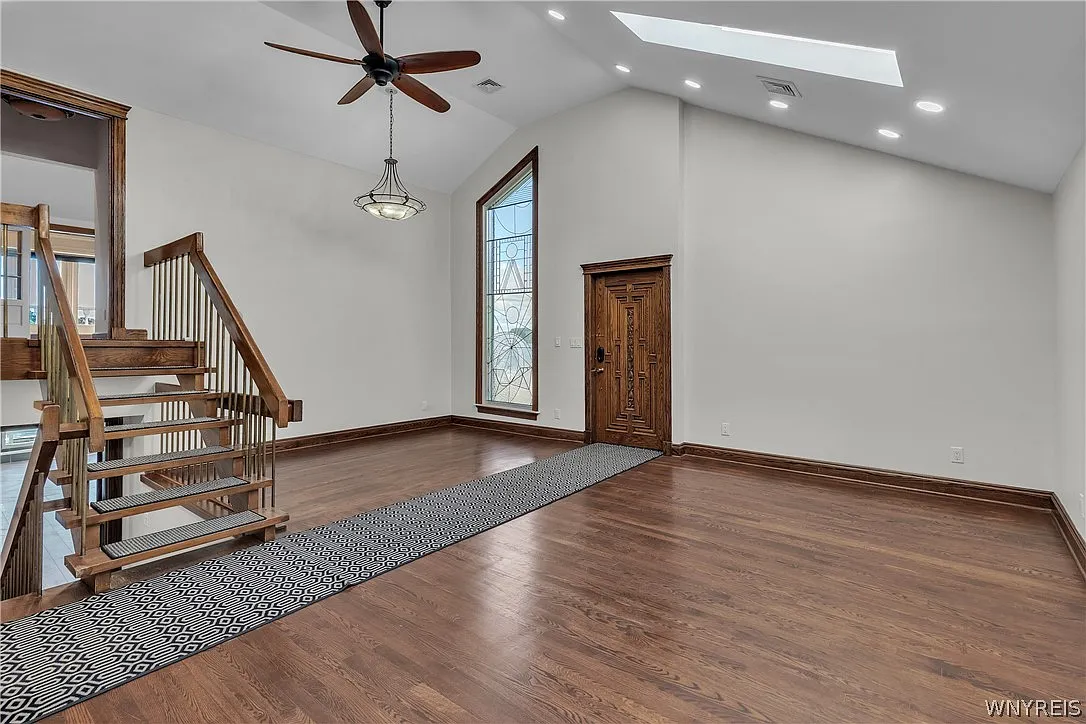3 bed, 3.0 bath, 3048 sqft, $15,000 — Photo 3