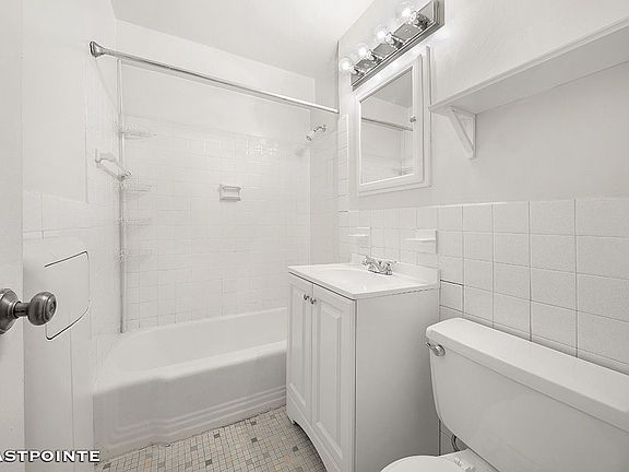 4th image of 430-432 W 34th St