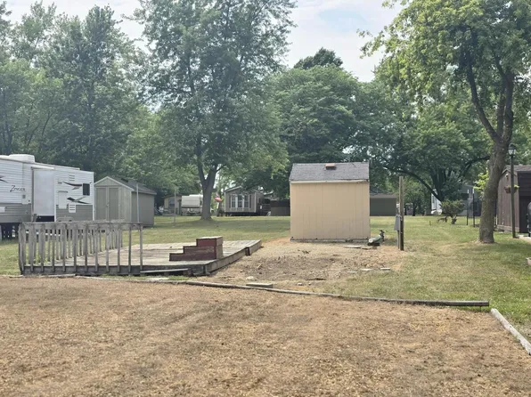 29/101 Woodhaven Dr E, Sublette, IL 61367