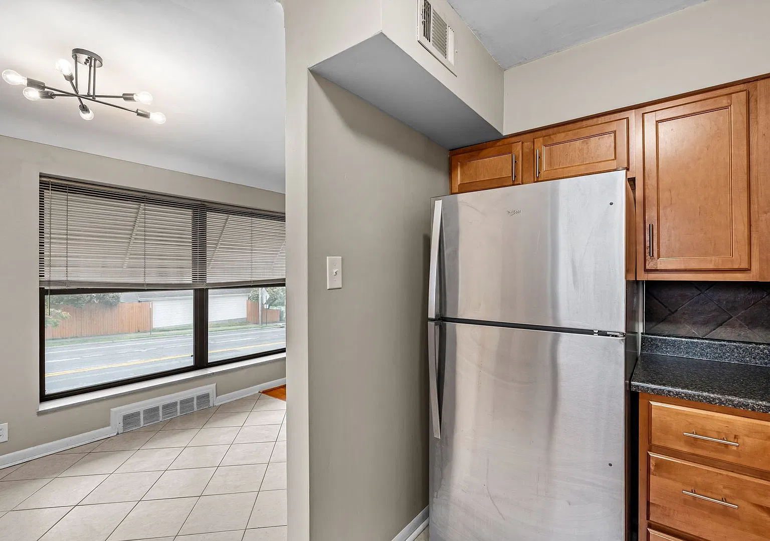 Spacious 3 Bedroom in Webster Groves — Photo 1