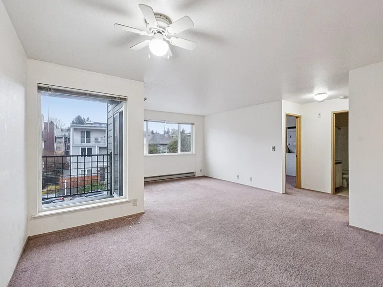 University Court Apartments — Photo 20