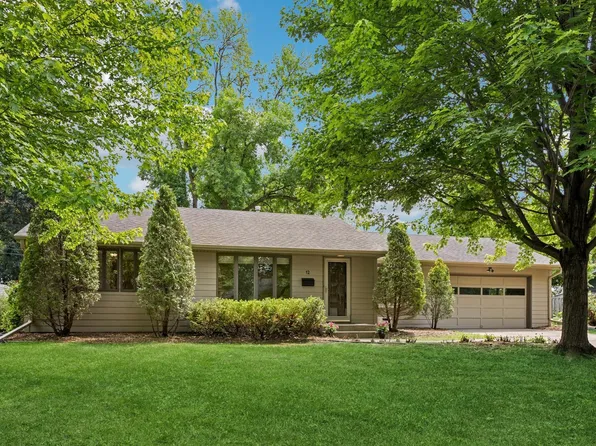 12 Park Dr, Northfield, MN 55057