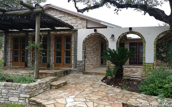 2nd image of 208 N Pleasant Valley Dr