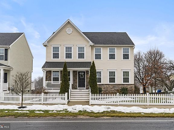 3rd image of 638 Bridge St