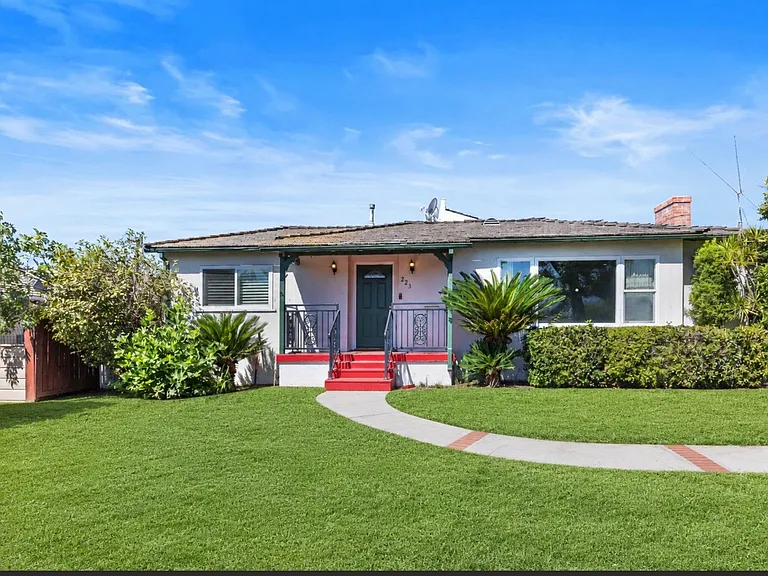 223 S Altura Rd — Photo 1