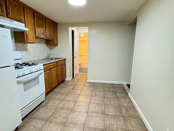 2nd image of 194 Tompkins Ave #C01