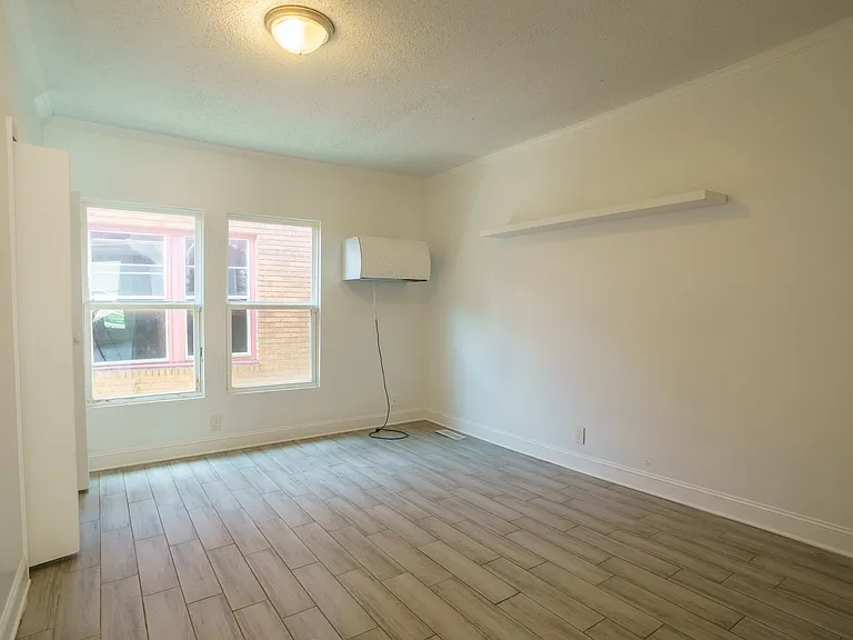 1402 Avenue E — Photo 15
