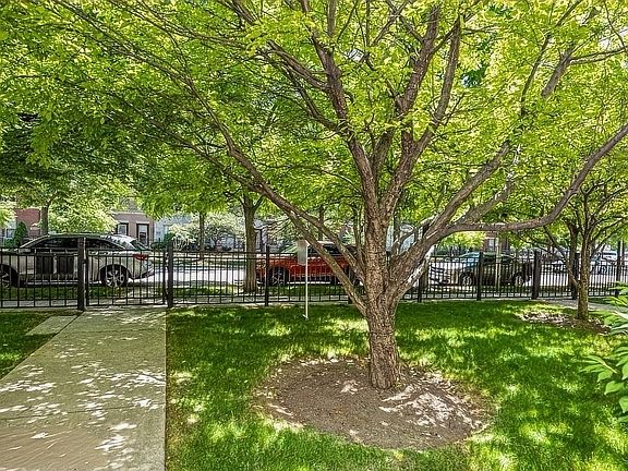 3rd image of 1212 W Grenshaw St