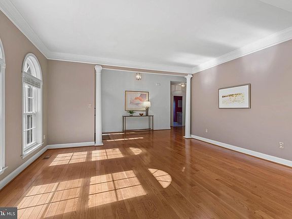 5th image of 2202 River Bend Ct