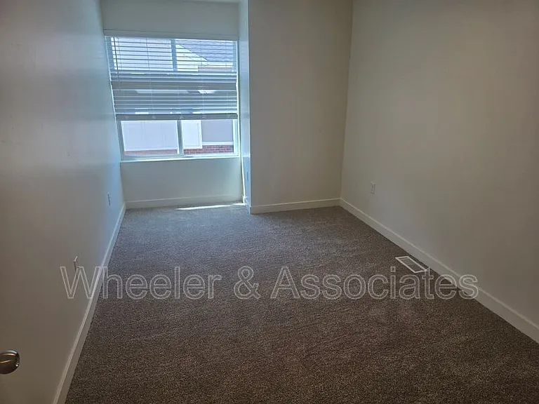 452 W 1080 S — Photo 17
