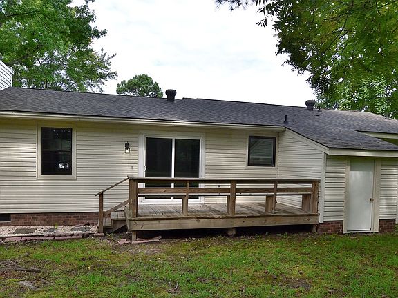 2nd image of 1405 Treetop Ln