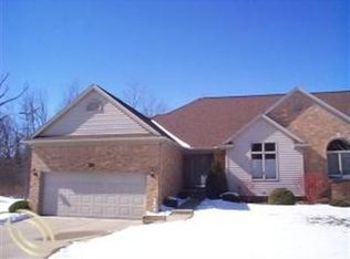 2000 Fairway Glen Ln, Saint Clair, MI 48079