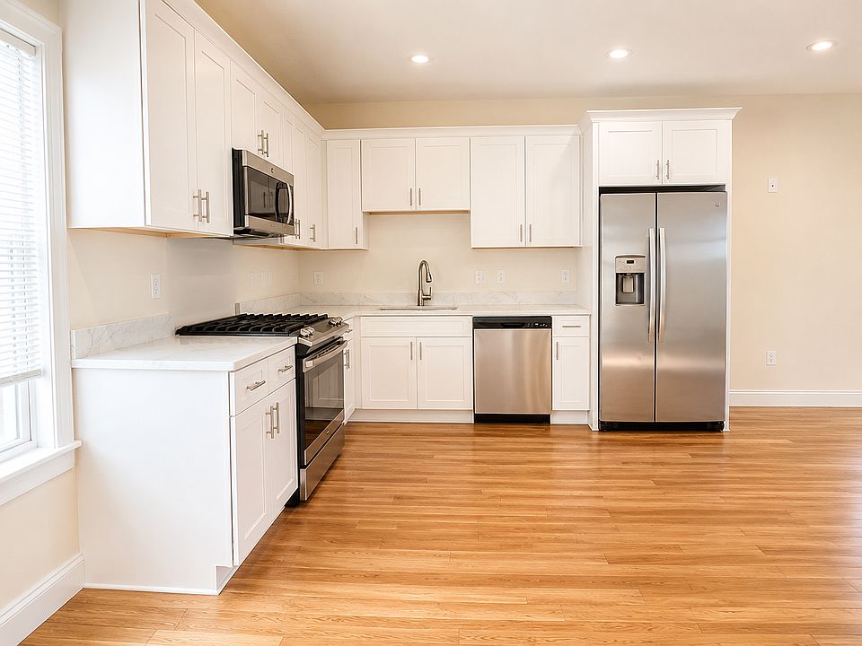 1st image of 14 Humboldt Pl #1