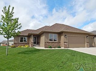 2017 S Abbeystone Ct, Sioux Falls, SD 57110