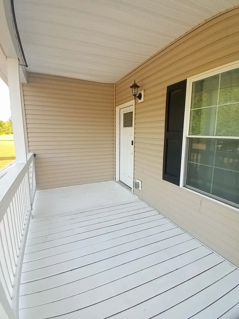 3725 Pinewood Road — Photo 4