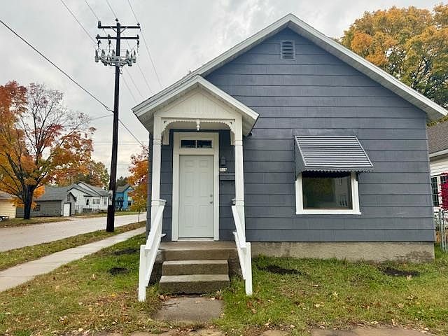 1st image of 718 11th Ave