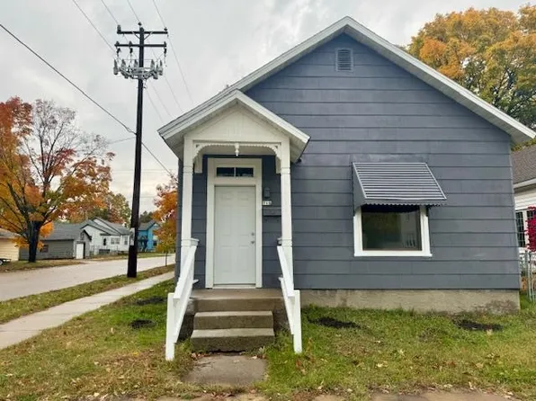 718 11th Ave, Menominee, MI 49858