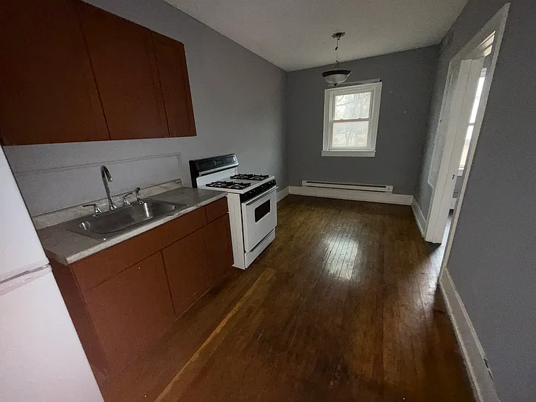 1119 4th Ave #3 — Photo 6
