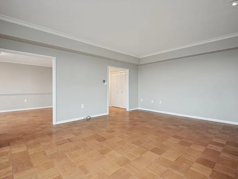 10401 Grosvenor Pl #1624 — Photo 3