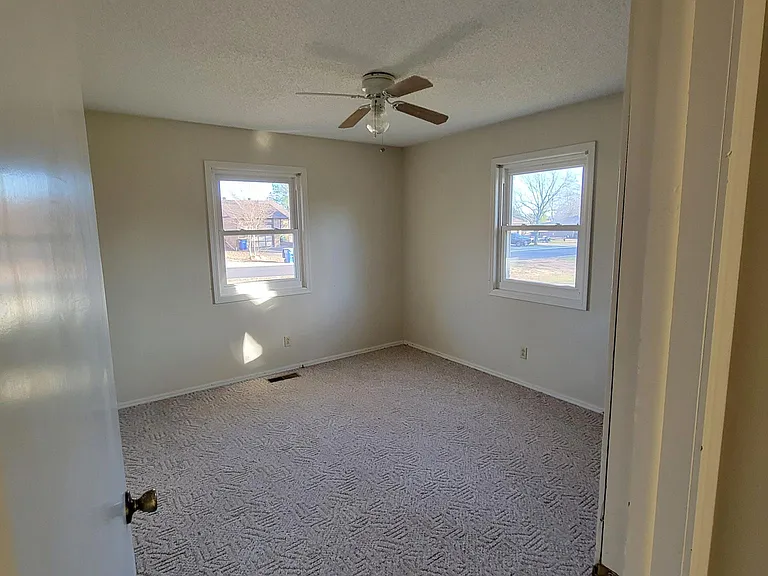 712 Gentry St — Photo 9
