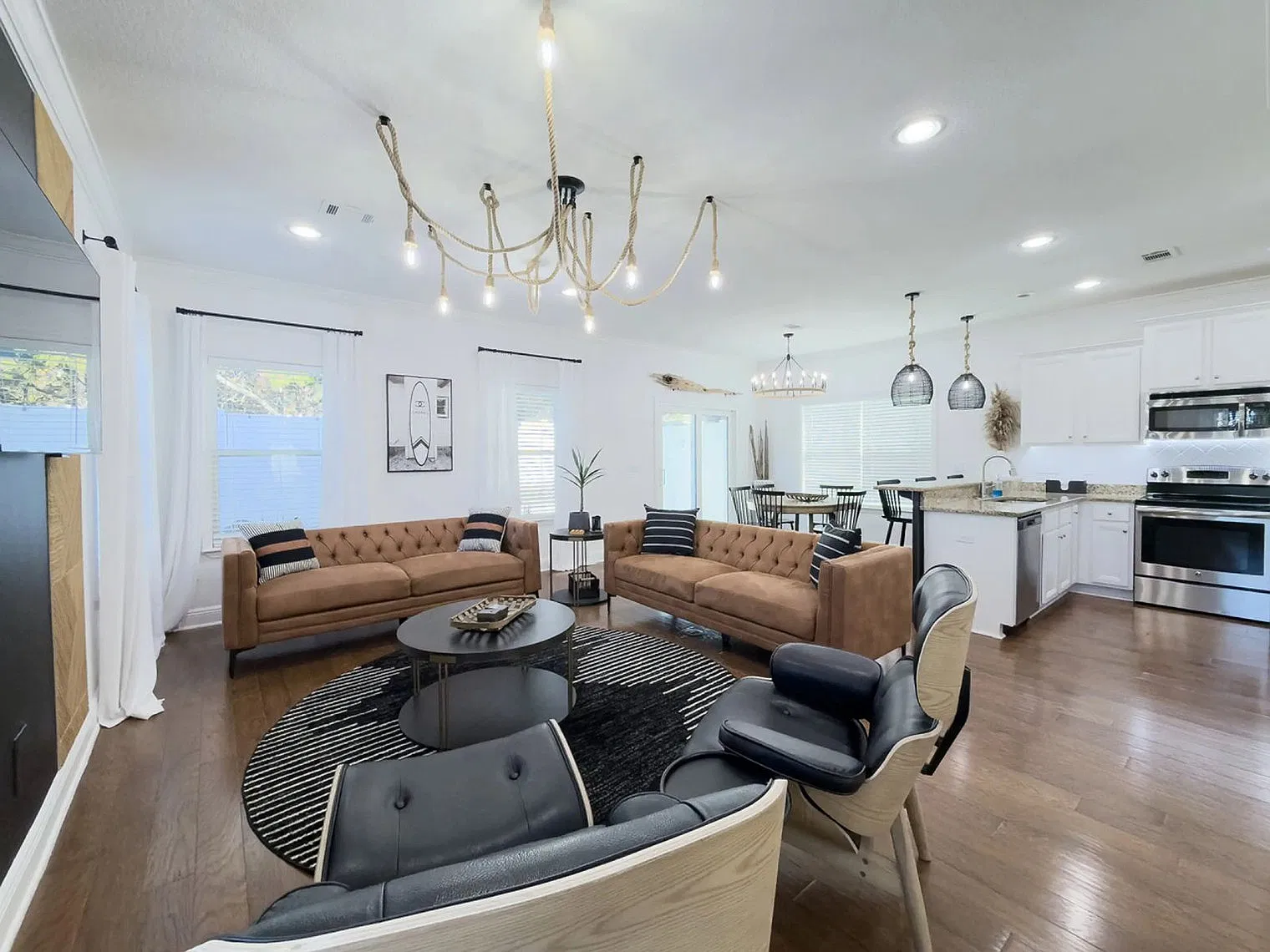 3 bed, 2.0 bath, 1776 sqft, $2,688 — Photo 1
