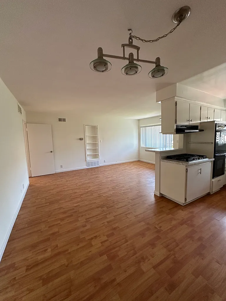 2 bed, 1098 sqft, $2,500 — Photo 4