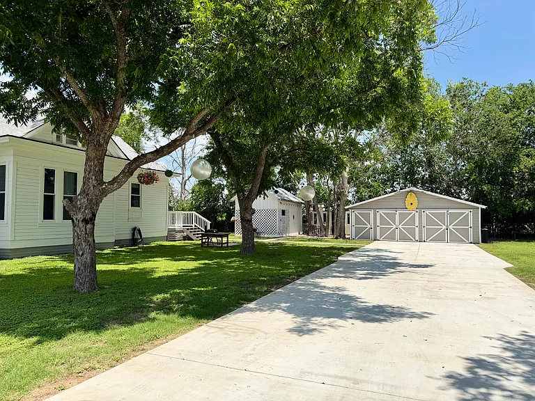 1500 Fleming Dr — Photo 39