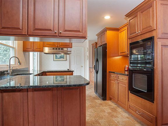 4th image of 14 Hargrove Dr