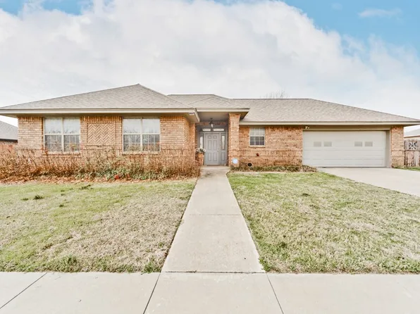 704 Pillar St, Bowie, TX 76230