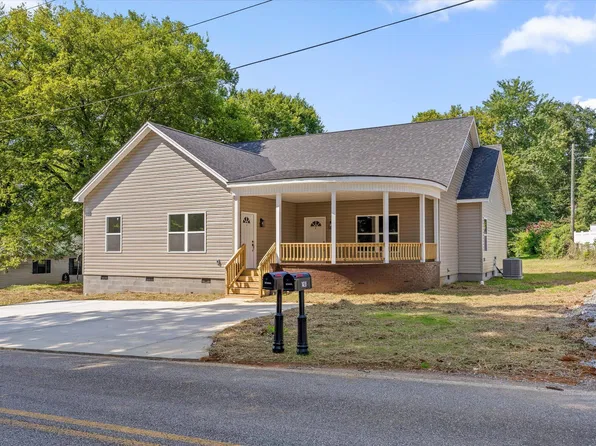 142 Oakwood Dr, Soddy Daisy, TN 37379