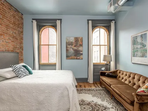 104 W Clifton Ave, Cincinnati, OH