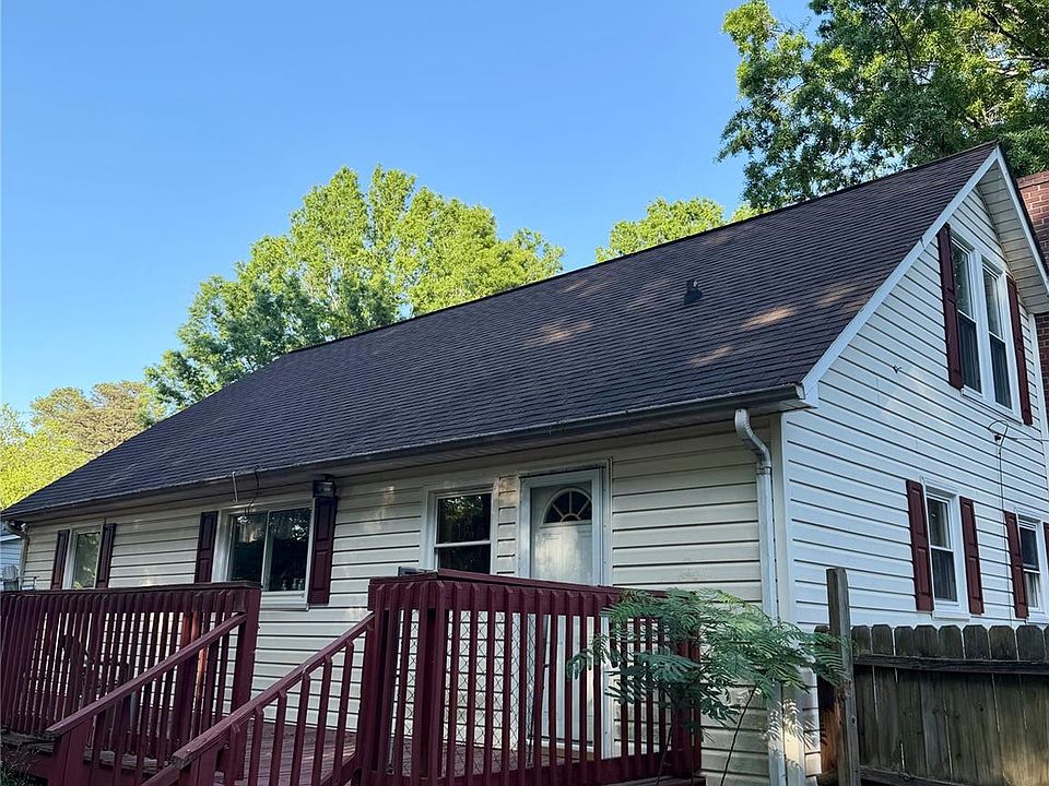 2nd image of 1911 Crestmont Ave