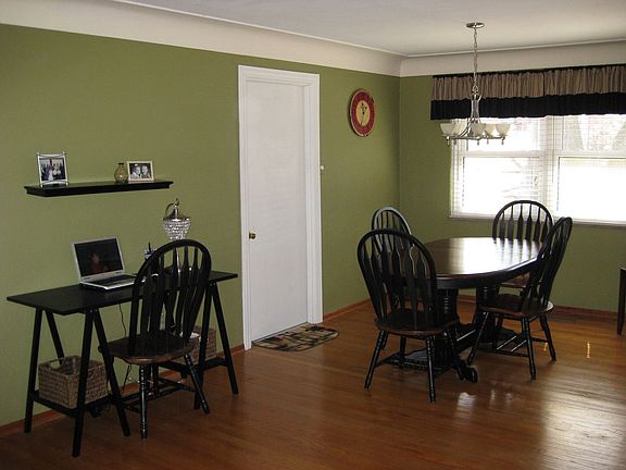 dining room with hardwood floor