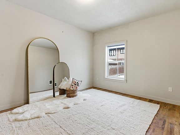 5th image of 412 W 4th St