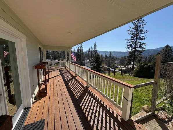 31 Town Reservoir Rd, Weaverville, CA 96093