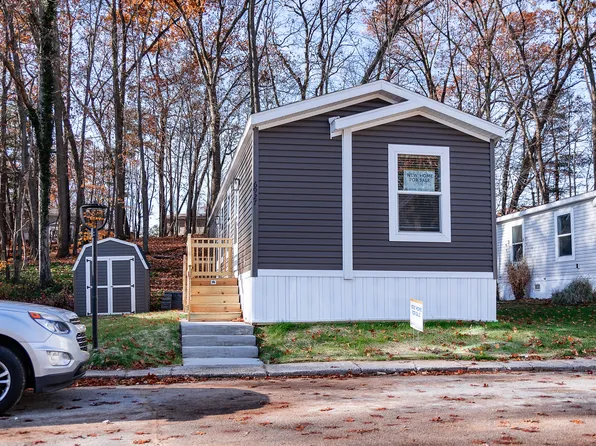 6927 Shady Oak Dr NE, Rockford, MI 49341