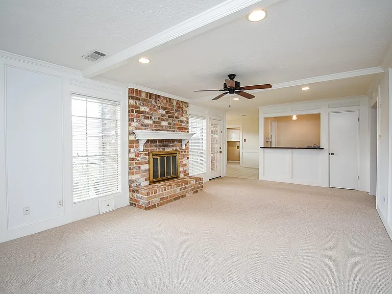 910 Shillington Dr — Photo 15
