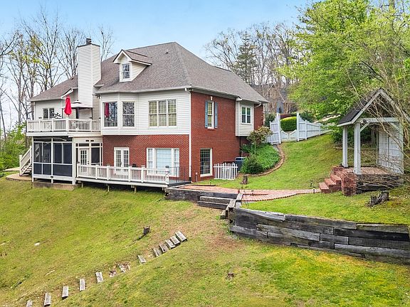 3rd image of 1953 Ridge Point Dr NW